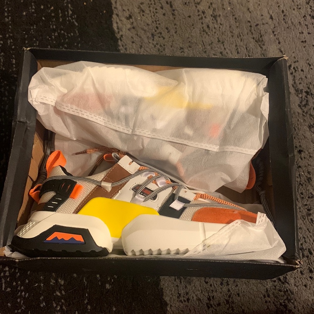 BASSO tennis shoes